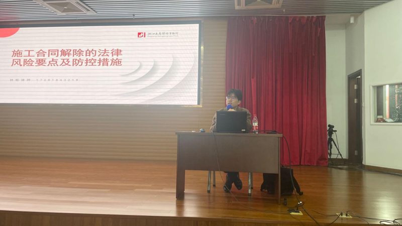 建筑资质办理：流程揭秘与费用解析